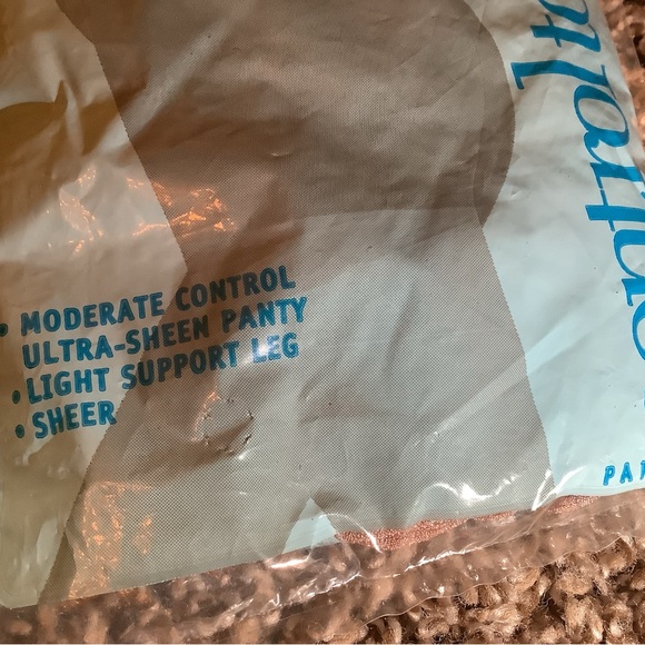 Silkies moderate control top sheer pantyhose, nude, size: L - Picture 2 of 9